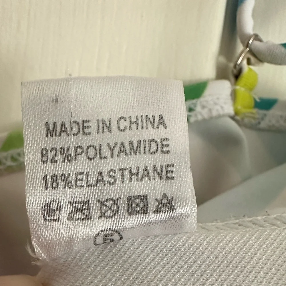 Swimsuit, girls size 5 - Picture 3 of 3